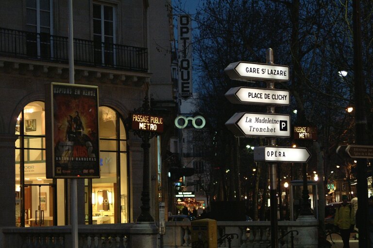  Lumières de la ville (1600 iso à main levée)
